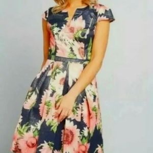 ModCloth Floral Fit and Flare Dress Size 8 NWT